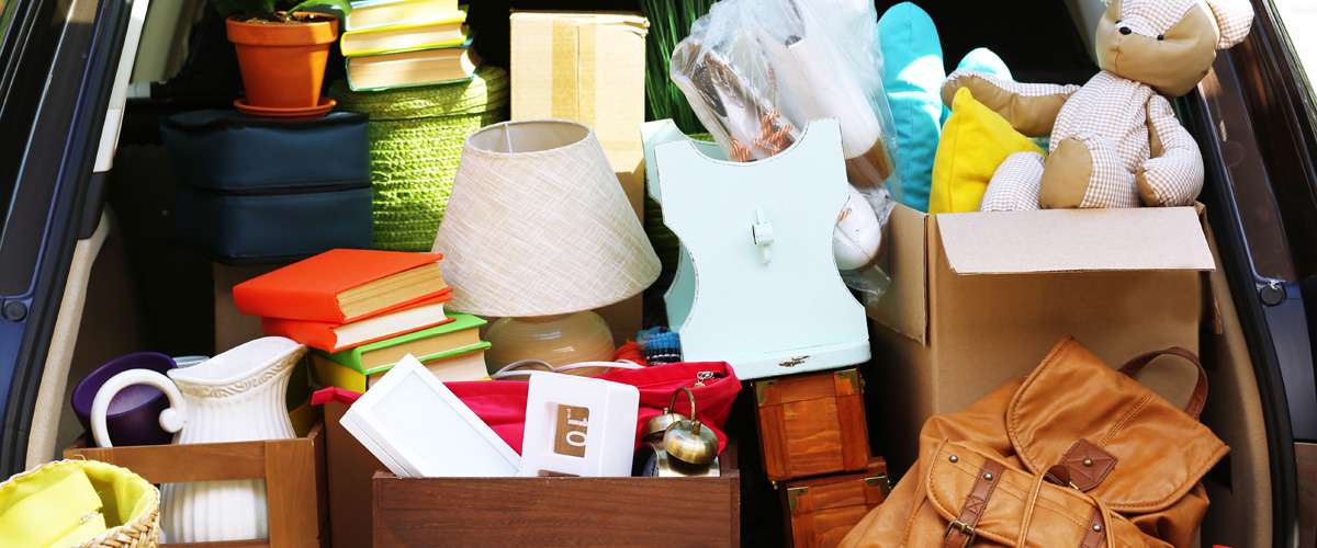 كيف يمكننا مساعدة الآخرين من خلال تعزيل المنزل؟