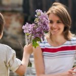 6 علامات تدل أن طفلك يحبك