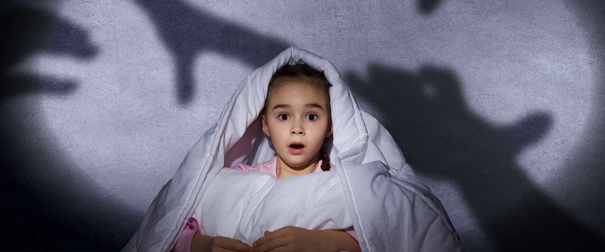 ما الذي يخيف طفلي؟مسببات الخوف عند الأطفال