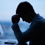 ما هو الاكتئاب وكيف أتحقق من أعراضه؟