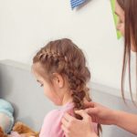 هل أنا سبب قلة ثقة ابنتي بنفسها؟