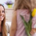 6 علامات تدل أن طفلك يحبك