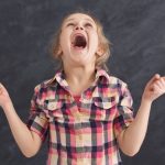كيف أعالج مشكلة تقلّب المزاج عند طفلي؟