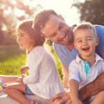 في عيد الامتنان العالمي كيف أعلم أولادي الامتنان