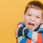 كيف أتعامل مع تصرّفات طفلي الاستفزازية؟