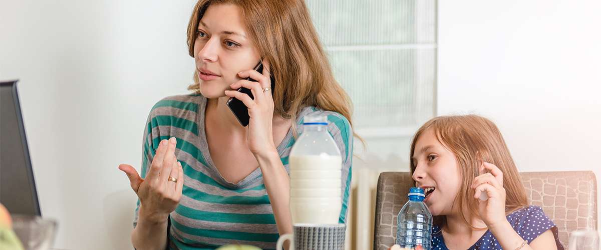 طفلتي لحوحة جداً..كيف أتعامل معها؟