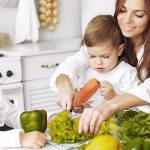 كيف أعزّز عادات غذائية صحّية عند طفلي