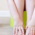 9 خطوات لتدريب الطفل على استخدام الحمام