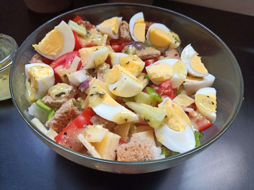 سلطات صيفية بنكهة السلطة اليونانية