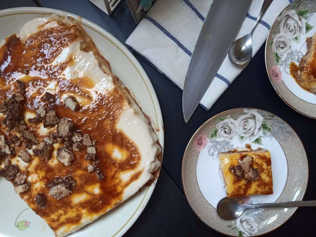 آيس كريم مووس بالشوكولاته وزبدة الفول السوداني