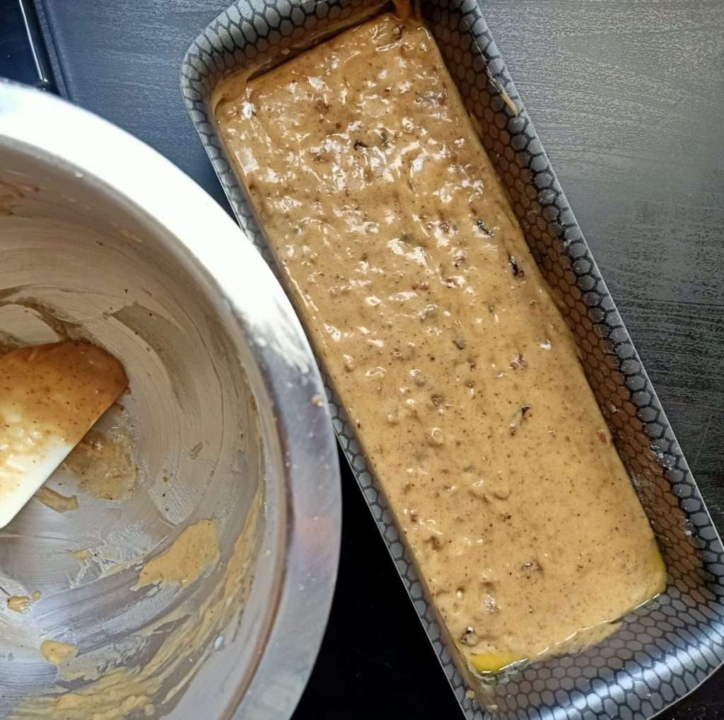 كيك التمر بالجوز والكريمة