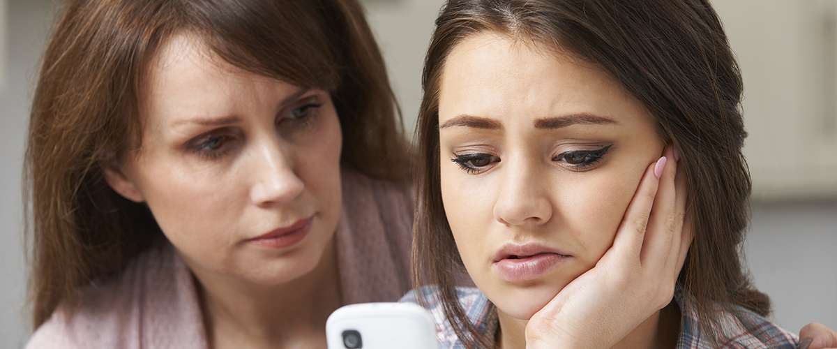 6 نصائح للتعامل مع ابنتك المراهقة