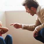 كيف أعاقب طفلي دون إيذاء نفسيته
