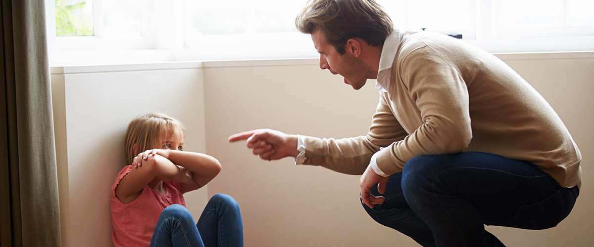 كيف أعاقب طفلي دون إيذاء نفسيته