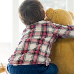 ما الأسباب التي تدفع الأطفال لاختراع صديق خيالي