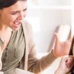 10 أضرار ناتجة عن الصراخ على الطفل
