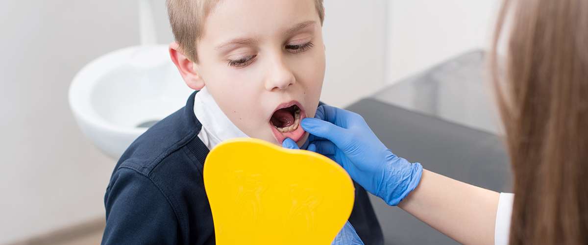 4 نصائح ليتغلّب الطفل على مخاوفه من زيارة طبيب الأسنان