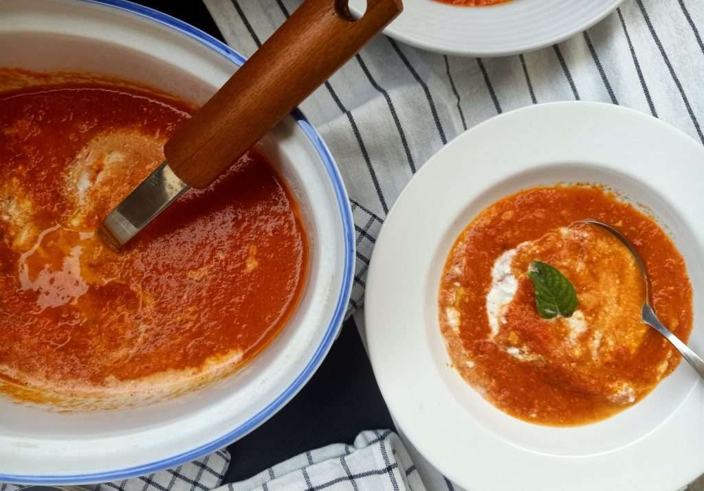 طريقة عمل شوربة الفليفلة الحلوة