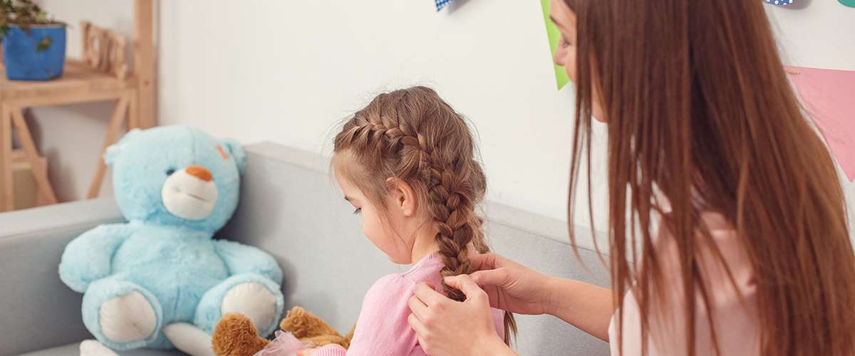 نصائح تساعدك في تربية البنات