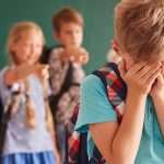 طفلي يتنمّر على أصدقائه.. ماذا أفعل؟