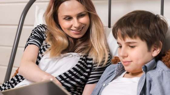 لماذا لم يعد طفلي يتحدث عن يومه