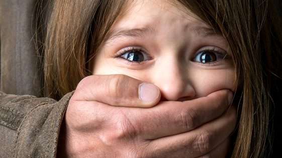ما الفرق بين العنف الأسري وسوء المعاملة