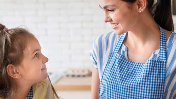 4 أسئلة تُحفّز تفكير الطفل وتطوّر مهاراته